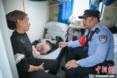 (新春走基层)铁路乘警朱衡军:“十二字工作